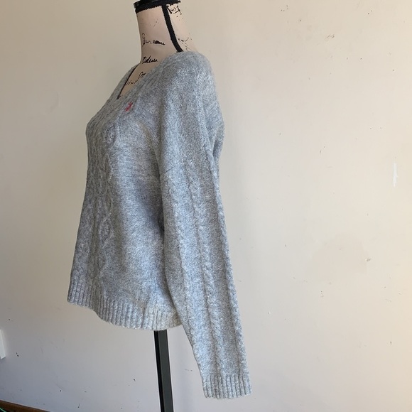 U.S. Polo Assn. V-Neck Heather Gray Monogram Sweater Sz M NWT - Picture 5 of 11